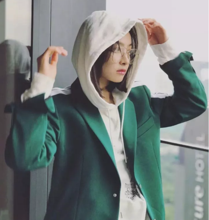 今年秋冬最chic！原來短發(fā)和帽子這么配?。? border=